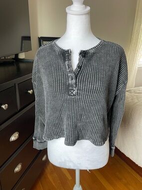 Relaxed Henley Waffle-Knit Crop Sweatshirt - Black